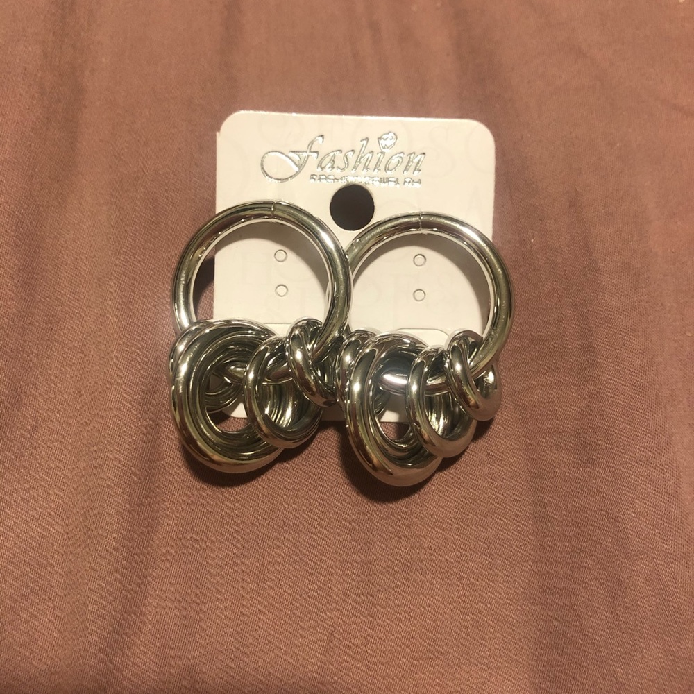 Earring - Picture 5 of 16